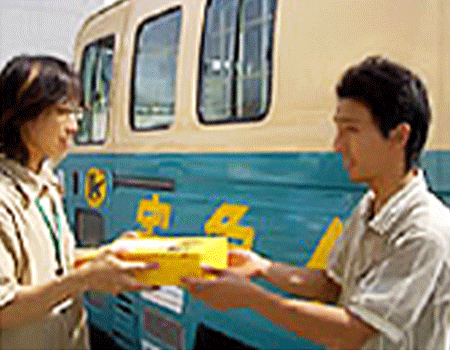 運送会社へ商品を渡すイメージ